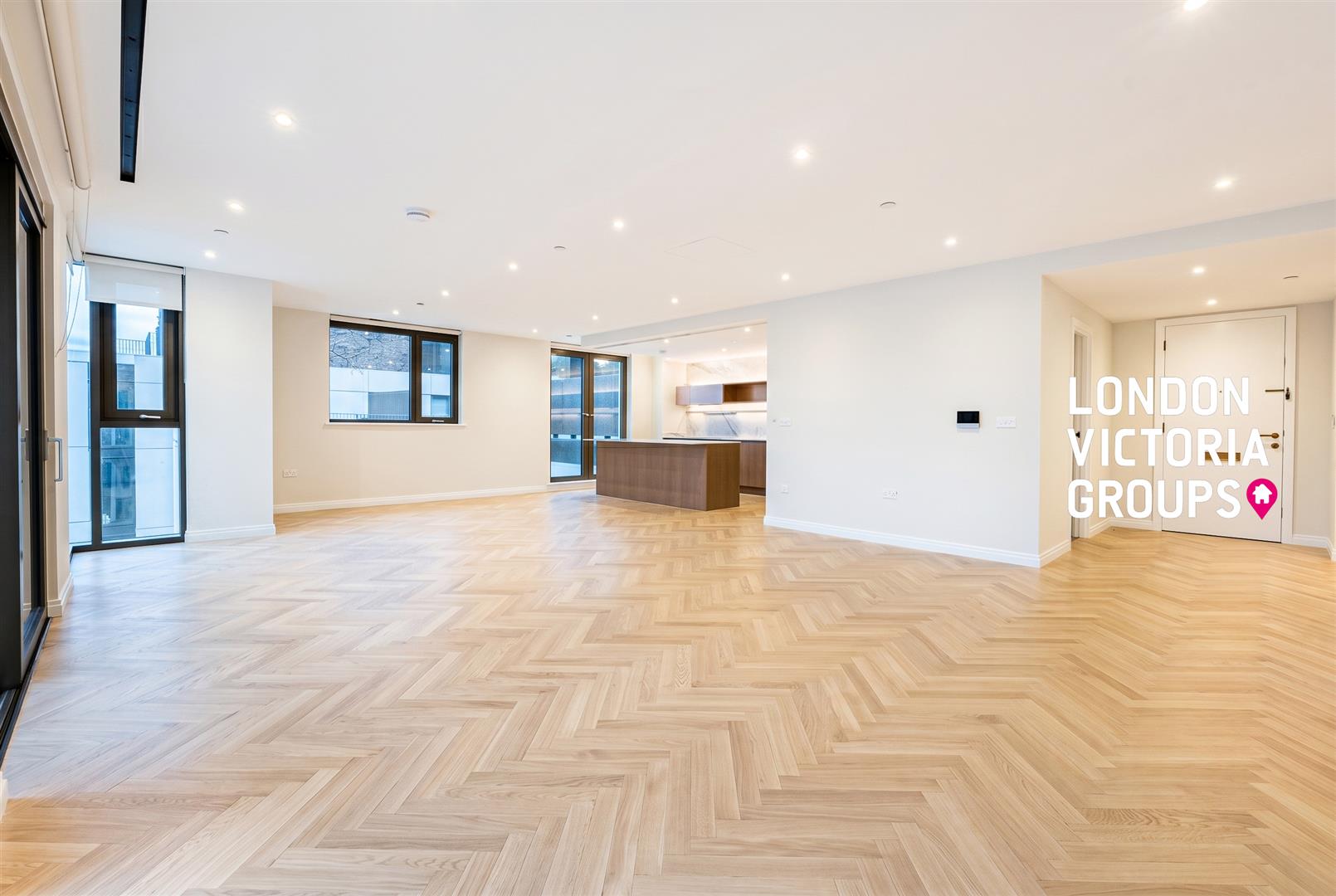 3 bed property in Saxon House, 1 Parkland Walk, London